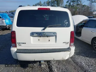 2007 Dodge Nitro R/T with VIN 1D8GU58647W656977, listed as a IAAI auction lot 41508811 with 286,570 mi miles. Bid and sale history available at carsss.com. Image 16.