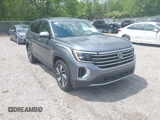 2024 Volkswagen Atlas SE z VIN 1V2WR2CA5RC566276, wystawiony jako IAAI lot #42274100 z przebiegiem 35 513 mil mil oraz . Historia ofert i sprzedaży dostępna na DreamBid. Obrazek 1.