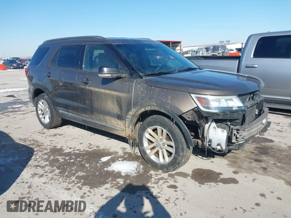 2016 Ford Explorer XLT with VIN 1FM5K7D80GGA43226, listed as a IAAI auction lot 41624298 with 173,649 mi miles. Bid and sale history available at carsss.com. Image 1.