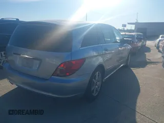 2007 Mercedes-Benz R-Class 3.5L with VIN 4JGCB65E07A056051, listed as a IAAI auction lot 41252495 with 231,074 mi miles. Bid and sale history available at carsss.com. Image 4.