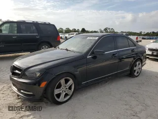 2011 Mercedes-Benz C 300 Sport z VIN WDDGF8BB5BR169039, wystawiony jako Copart lot #55776335 z przebiegiem 167 345 mil mil oraz Tytuł czysty. Historia ofert i sprzedaży dostępna na DreamBid. Obrazek 1.