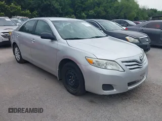2011 Toyota Camry LE z VIN 4T1BF3EK3BU149027, wystawiony jako IAAI lot #42358901 z przebiegiem 223 326 mil mil oraz . Historia ofert i sprzedaży dostępna na DreamBid. Obrazek 1.