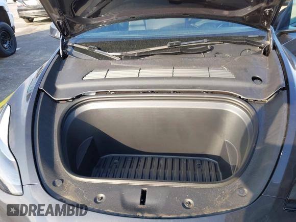 2024 Tesla Model Y с VIN 7SAYGDED4RF097142, выставлен на аукционе IAAI как лот 41484729 с пробегом 20 миль миль и . История ставок и продаж доступна на DreamBid. Изображение 10.