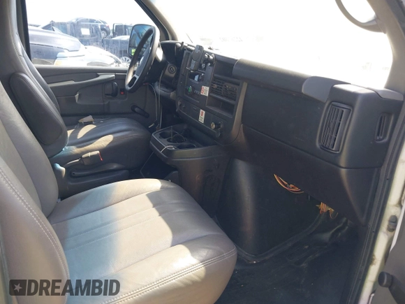 2014 Chevrolet Express Cargo z VIN 1GCSGAFX1E1153230, wystawiony jako IAAI lot #42267802 z przebiegiem 246 804 mil mil oraz . Historia ofert i sprzedaży dostępna na DreamBid. Obrazek 5.