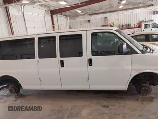 2017 Chevrolet Express Passenger LT с VIN 1GAZGPFG7H1336632, выставлен на аукционе IAAI как лот 42682488 с пробегом 91 639 миль миль и . История ставок и продаж доступна на DreamBid. Изображение 13.