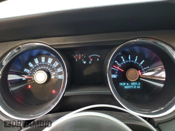 2012 Ford Mustang V6 z VIN 1ZVBP8EM4C5265359, wystawiony jako Copart lot #57124815 z przebiegiem 169 977 mil mil oraz Szkoda całkowita • Salvage title. Historia ofert i sprzedaży dostępna na DreamBid. Obrazek 9.