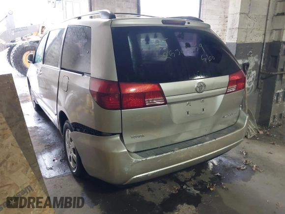 2005 Toyota Sienna CE with VIN 5TDZA23C15S233010, listed as a IAAI auction lot 41872151 with 999,999 mi miles. Bid and sale history available at carsss.com. Image 3.