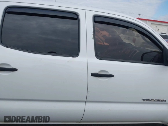 2013 Toyota Tacoma z VIN 5TFLU4EN2DX076815, wystawiony jako IAAI lot #41344839 z przebiegiem 311 083 mil mil oraz . Historia ofert i sprzedaży dostępna na DreamBid. Obrazek 13.