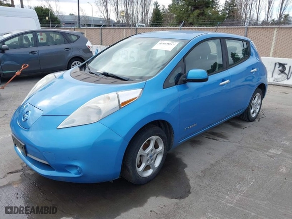 2013 Nissan LEAF SV with VIN 1N4AZ0CP8DC413362, listed as a IAAI auction lot 41669017 with NaN miles. Bid and sale history available at carsss.com. Image 2.