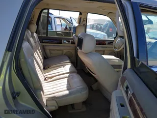 2004 Lincoln Navigator Luxury with VIN 5LMFU27R34LJ42774, listed as a IAAI auction lot 41959816 with 0 mi miles. Bid and sale history available at carsss.com. Image 8.