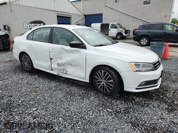 2015 Volkswagen Jetta SE z VIN 3VWD17AJ7FM220222, wystawiony jako Copart lot #62866345 z przebiegiem 68 273 mil mil oraz Szkoda całkowita • Salvage title. Historia ofert i sprzedaży dostępna na DreamBid. Obrazek 4.