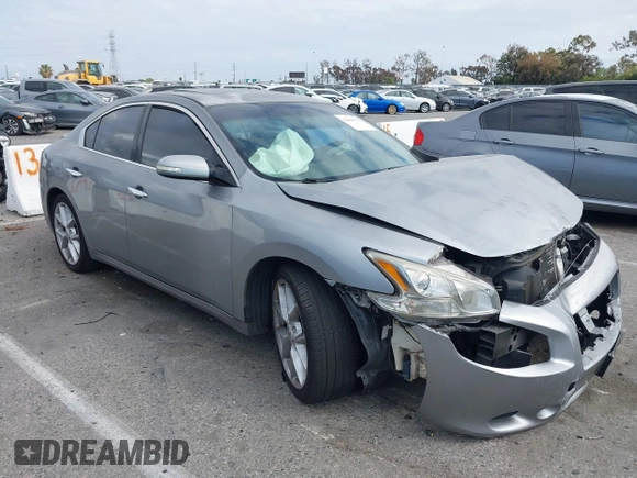 2009 Nissan Maxima SV z VIN 1N4AA51EX9C803098, wystawiony jako IAAI lot #42061535 z przebiegiem 140 576 mil mil oraz . Historia ofert i sprzedaży dostępna na DreamBid. Obrazek 13.