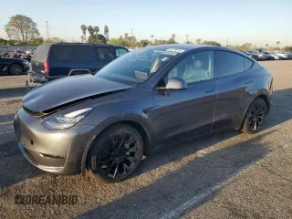 2022 Tesla Model Y Long Range z VIN 7SAYGAEE9NF366382, wystawiony jako Copart lot #52179515 z przebiegiem 41 654 mil mil oraz Szkoda całkowita • Salvage title. Historia ofert i sprzedaży dostępna na DreamBid. Obrazek 1.