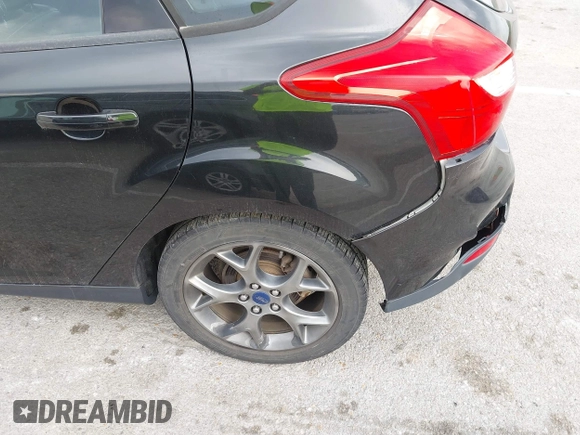 2014 Ford Focus SE with VIN 1FADP3K22EL325404, listed as a IAAI auction lot 42060162 with 115,265 mi miles. Bid and sale history available at carsss.com. Image 12.