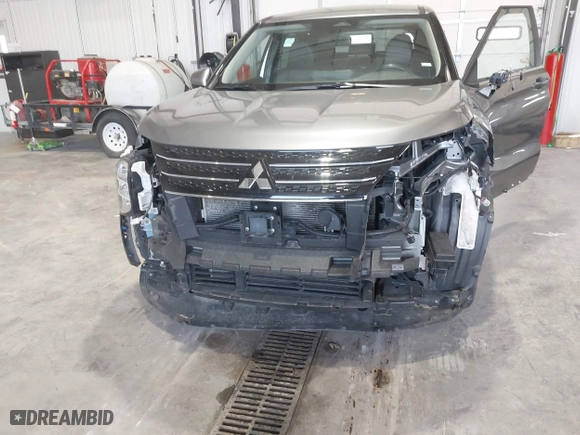 2023 Mitsubishi Outlander SE with VIN JA4J4UA87PZ053640, listed as a IAAI auction lot 41992423 with 51,075 mi miles. Bid and sale history available at carsss.com. Image 6.