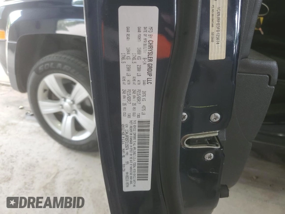2015 Jeep Patriot Latitude z VIN 1C4NJRFB5FD125674, wystawiony jako Copart lot #60282055 z przebiegiem 73 330 mil mil oraz Szkoda całkowita • Salvage title. Historia ofert i sprzedaży dostępna na DreamBid. Obrazek 13.