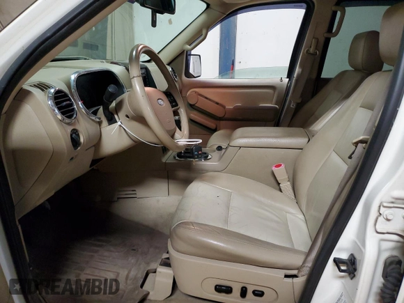 2007 Ford Explorer Limited with VIN 1FMEU75847UA72352, listed as a Copart auction lot 42744225 with 186,307 mi miles and Clean title. Bid and sale history available at DreamBid. Image 7.