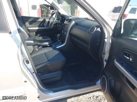 2013 Suzuki Grand Vitara Limited with VIN JS3TE0D74D4100091, listed as a IAAI auction lot 41684748 with 176,696 mi miles. Bid and sale history available at carsss.com. Image 5.