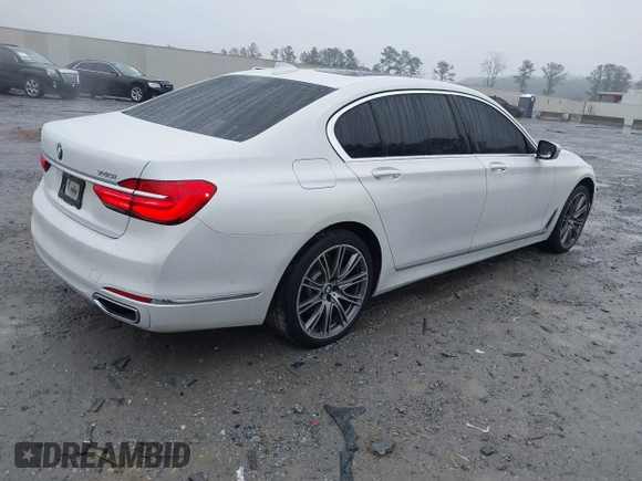 2017 BMW 7 Series 740i z VIN WBA7E2C51HG740000, wystawiony jako IAAI lot #41407048 z przebiegiem 114 929 mil mil oraz . Historia ofert i sprzedaży dostępna na DreamBid. Obrazek 4.