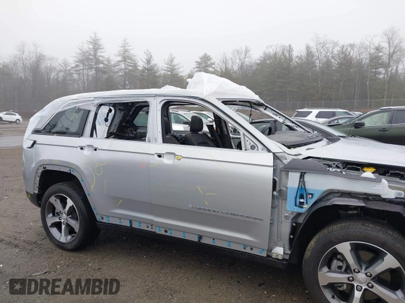 2024 Jeep Grand Cherokee with VIN 1C4RJYB68RC110262, listed as a IAAI auction lot 41893403 with 2,312 mi miles and . Bid and sale history available at DreamBid. Image 12.