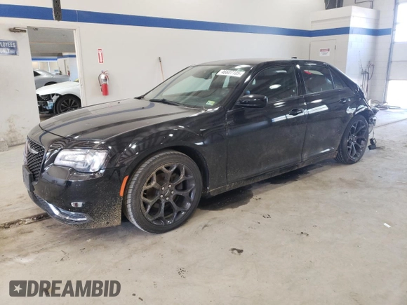 2020 Chrysler 300 S z VIN 2C3CCABGXLH145751, wystawiony jako Copart lot #46607105 z przebiegiem 75 546 mil mil oraz Szkoda całkowita • Salvage title. Historia ofert i sprzedaży dostępna na DreamBid. Obrazek 1.