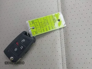 2017 Volkswagen Golf S с VIN 3VWH17AUXHM523431, выставлен на аукционе IAAI как лот 42381553 с пробегом 68 240 миль миль и . История ставок и продаж доступна на DreamBid. Изображение 11.
