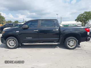 2008 Toyota Tundra z VIN 5TBEV541X8S482775, wystawiony jako IAAI lot #42225319 z przebiegiem 177 683 mil mil oraz . Historia ofert i sprzedaży dostępna na DreamBid. Obrazek 14.