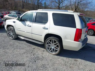 2009 Cadillac Escalade z VIN 1GYFK53219R121847, wystawiony jako IAAI lot #41818934 z przebiegiem 132 293 mil mil oraz . Historia ofert i sprzedaży dostępna na DreamBid. Obrazek 3.