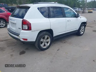 2016 Jeep Compass Latitude z VIN 1C4NJDEB6GD596061, wystawiony jako IAAI lot #42623673 z przebiegiem 180 777 mil mil oraz . Historia ofert i sprzedaży dostępna na DreamBid. Obrazek 4.