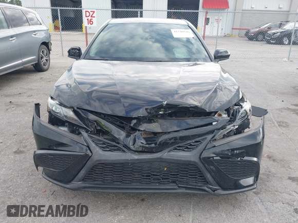 2021 Toyota Camry SE Nightshade with VIN 4T1G11AK2MU471174, listed as a IAAI auction lot 41740546 with 77,037 mi miles. Bid and sale history available at carsss.com. Image 12.