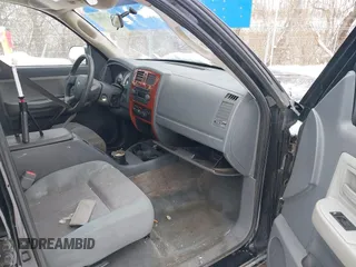 2005 Dodge Dakota SLT with VIN 1D7HW48N55S271727, listed as a IAAI auction lot 41249537 with 196,500 mi miles. Bid and sale history available at carsss.com. Image 5.