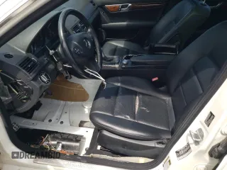 2009 Mercedes-Benz C 300 Sport z VIN WDDGF81X99R084146, wystawiony jako Copart lot #66393903 z przebiegiem 137 435 mil mil oraz Nie do naprawy • Non repairable. Historia ofert i sprzedaży dostępna na DreamBid. Obrazek 7.