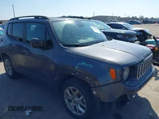 2018 Jeep Renegade Latitude with VIN ZACCJABB3JPH06633, listed as a IAAI auction lot 41590563 with 224,654 mi miles. Bid and sale history available at carsss.com. Image 1.
