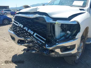 2024 Ram 2500 Big Horn with VIN 3C6UR5DJXRG275902, listed as a IAAI auction lot 42663645 with 29,066 mi miles and . Bid and sale history available at DreamBid. Image 6.