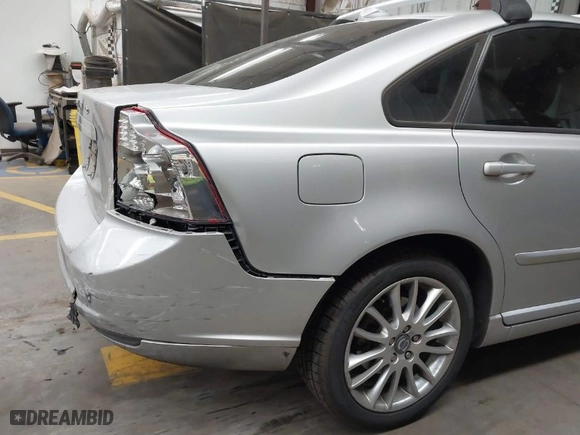 2010 Volvo S40 with VIN YV1382MS2A2504255, listed as a IAAI auction lot 41903061 with 254,595 mi miles. Bid and sale history available at carsss.com. Image 6.