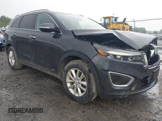 2018 Kia Sorento LX z VIN 5XYPGDA34JG347241, wystawiony jako IAAI lot #42445741 z przebiegiem 93 356 mil mil oraz . Historia ofert i sprzedaży dostępna na DreamBid. Obrazek 1.