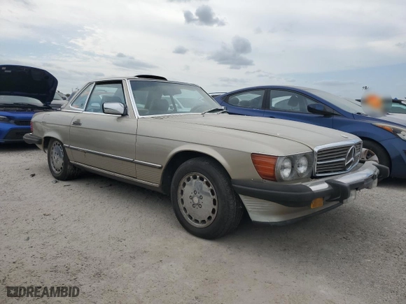 1988 Mercedes-Benz 560 Series 560SL with VIN WDBBA48D2JA082358, listed as a Copart auction lot 76776024 with 105,148 mi miles and Salvage Title. Bid and sale history available at carsss.com. Image 4.