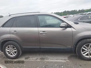 2015 Kia Sorento LX with VIN 5XYKTCA61FG573531, listed as a IAAI auction lot 42086854 with 226,393 mi miles. Bid and sale history available at carsss.com. Image 13.