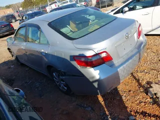 2007 Toyota Camry CE z VIN 4T1BE46K47U608855, wystawiony jako IAAI lot #41885013 z przebiegiem 217 484 mil mil oraz . Historia ofert i sprzedaży dostępna na DreamBid. Obrazek 3.
