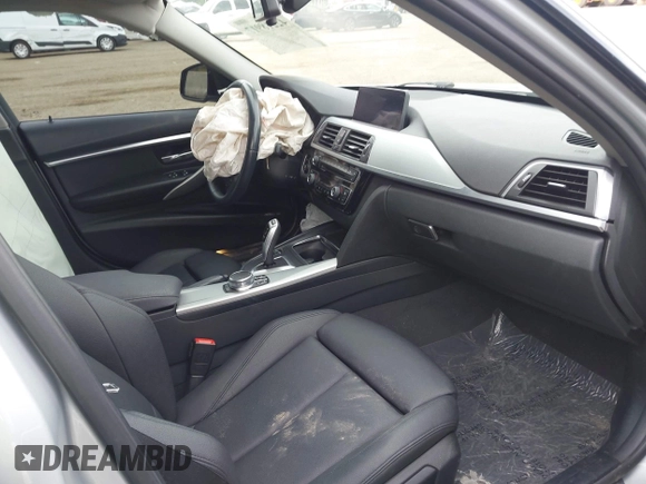 2017 BMW 3 Series 320i xDrive с VIN WBA8A3C36HK692592, выставлен на аукционе IAAI как лот 42218917 с пробегом 72 344 миль миль и . История ставок и продаж доступна на DreamBid. Изображение 5.