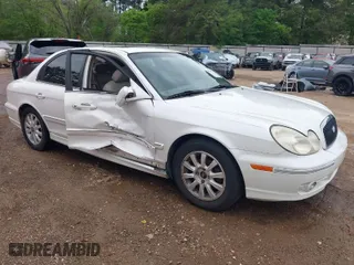 2004 Hyundai Sonata GLS with VIN KMHWF35H54A968809, listed as a IAAI auction lot 41938715 with 203,766 mi miles. Bid and sale history available at carsss.com. Image 1.