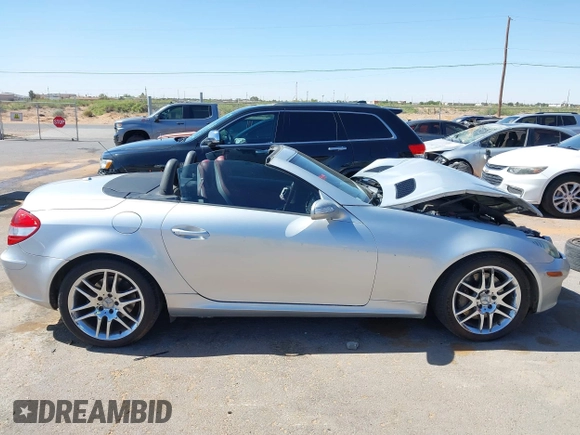 2008 Mercedes-Benz SLK 350 z VIN WDBWK56F08F181783, wystawiony jako IAAI lot #42153077 z przebiegiem 131 428 mil mil oraz . Historia ofert i sprzedaży dostępna na DreamBid. Obrazek 13.