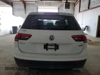 2018 Volkswagen Tiguan S z VIN 3VV0B7AXXJM010176, wystawiony jako Copart lot #51100185 z przebiegiem 84 032 mil mil oraz Szkoda całkowita • Salvage title. Historia ofert i sprzedaży dostępna na DreamBid. Obrazek 6.