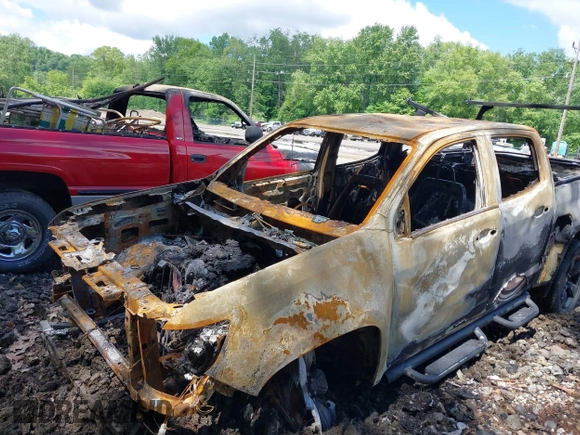 2019 Chevrolet Colorado 4WD LT with VIN 1GCGTCEN5K1280135, listed as a IAAI auction lot 42341598 with Not provided miles and . Bid and sale history available at DreamBid. Image 6.