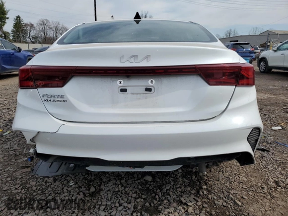 2024 Kia Forte LXS with VIN 3KPF24ADXRE832771, listed as a Copart auction lot 49672725 with 2,808 mi miles and Salvage Title. Bid and sale history available at DreamBid. Image 6.