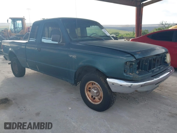 1996 Ford Ranger XL z VIN 1FTCR14AXTTA10663, wystawiony jako IAAI lot #42312413 z przebiegiem 104 211 mil mil oraz . Historia ofert i sprzedaży dostępna na DreamBid. Obrazek 1.