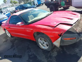 1997 Pontiac Firebird Trans Am z VIN 2G2FV22P8V2208008, wystawiony jako IAAI lot #42193832 z przebiegiem Nie podano mil oraz . Historia ofert i sprzedaży dostępna na DreamBid. Obrazek 13.