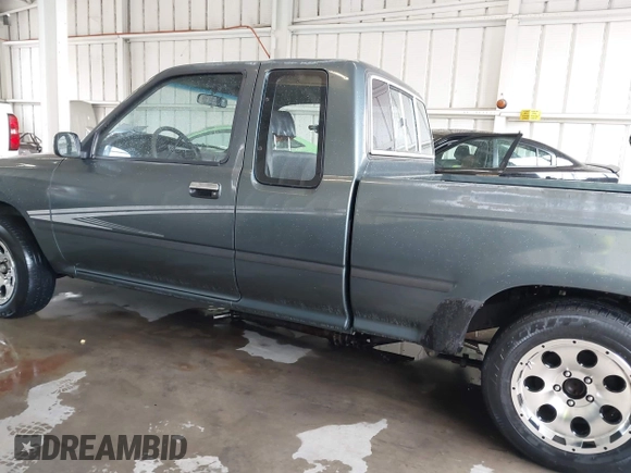1992 Toyota Pickup DLX with VIN JT4RN93P8N5066778, listed as a IAAI auction lot 42508499 with 199,705 mi miles and . Bid and sale history available at DreamBid. Image 14.