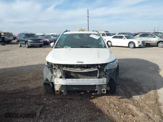 2019 Jeep Compass Latitude with VIN 3C4NJCBB1KT654692, listed as a IAAI auction lot 41376045 with 132,038 mi miles. Bid and sale history available at carsss.com. Image 13.