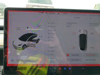 2019 Tesla Model 3 Mid Range with VIN 5YJ3E1EA8KF472540, listed as a IAAI auction lot 41661312 with 75,575 mi miles and . Bid and sale history available at DreamBid. Image 7.